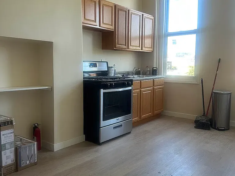 147 Jefferson St #2L — Photo 6