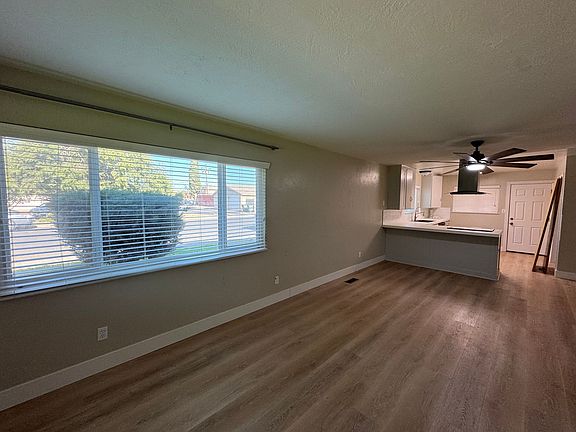 3rd image of 970 N Villa Ave #4