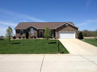 9341 Christopher Lake Dr, Columbia, IL 62236