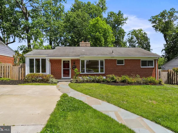 8417 Farrell Dr, Chevy Chase, MD 20815