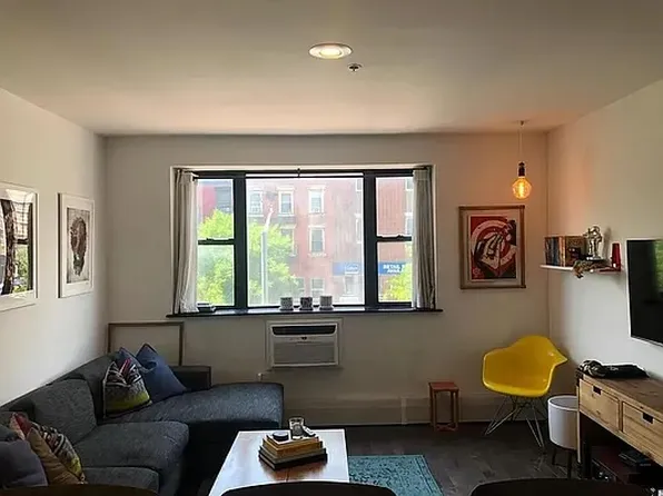 400 East 14th Street image 3 of 13