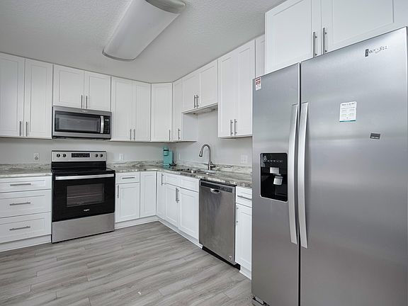 5th image of 319 Coral Dr SW