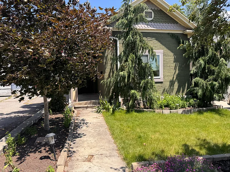 122 L St — Photo 2