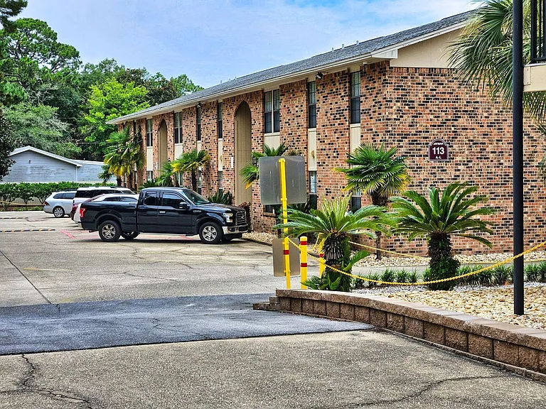 Jaymar Apartments — Photo 8
