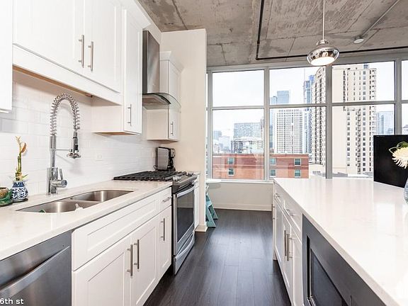 3rd image of 50 E 16th St #821