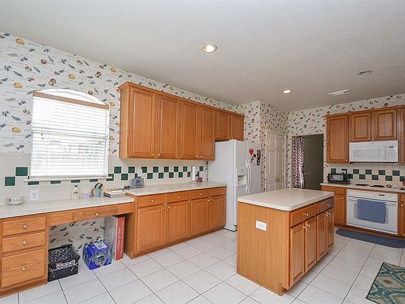 5th image of 8019 Meadow Pond Dr