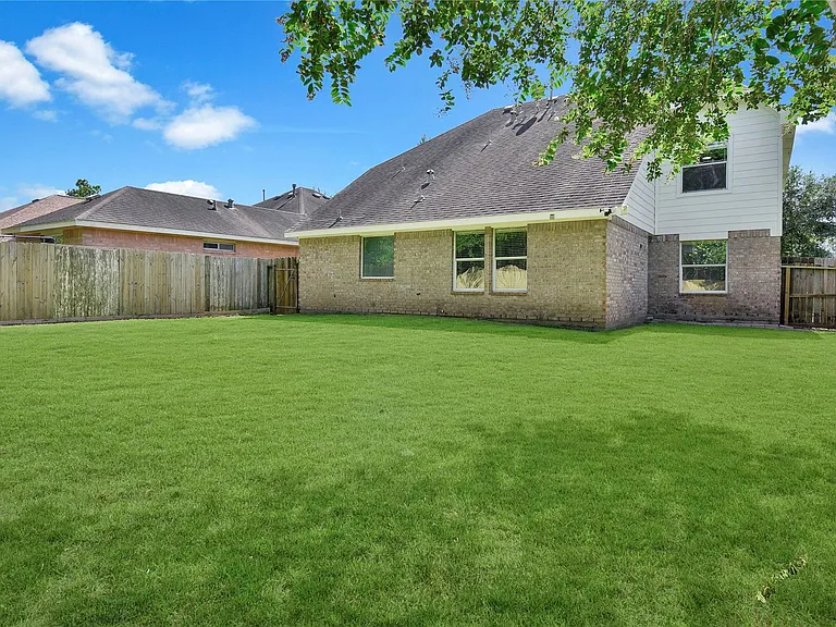 5601 Savannah Woods Ln — Photo 17