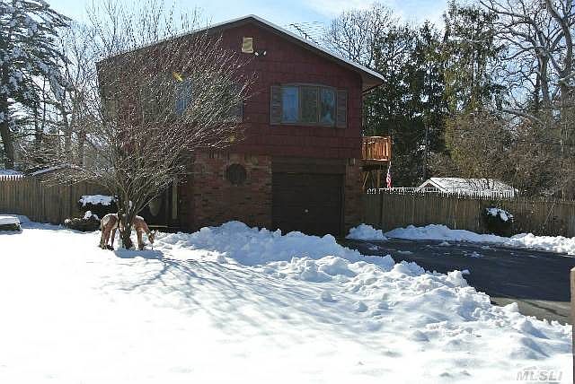 1st image of 8 Montauk Pl