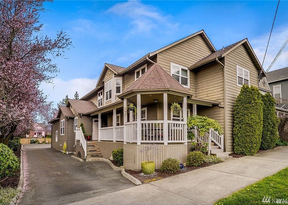 1st image of 126 C Ave #202