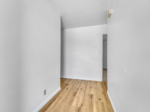 5th image of 342 Harte Ave