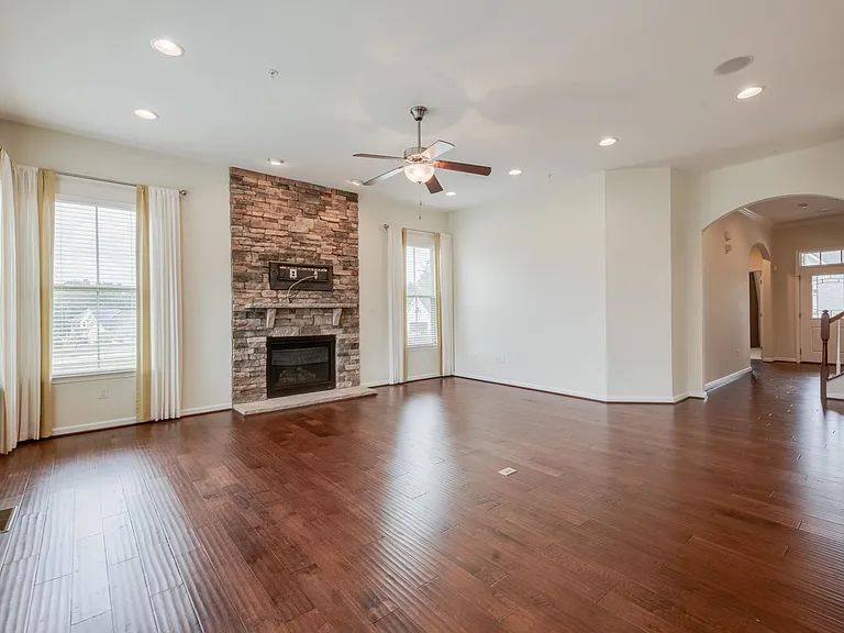 7567 Arundel Woods Dr — Photo 11