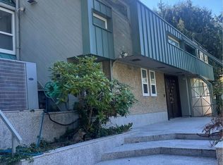 3800 Bayridge Ave #1, West Vancouver, BC V7V 3J2