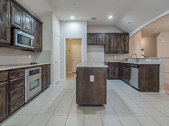 4th image of 790 Peach Ln