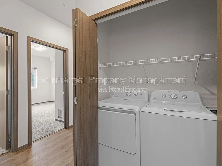4th Ave Apartments — Photo 10