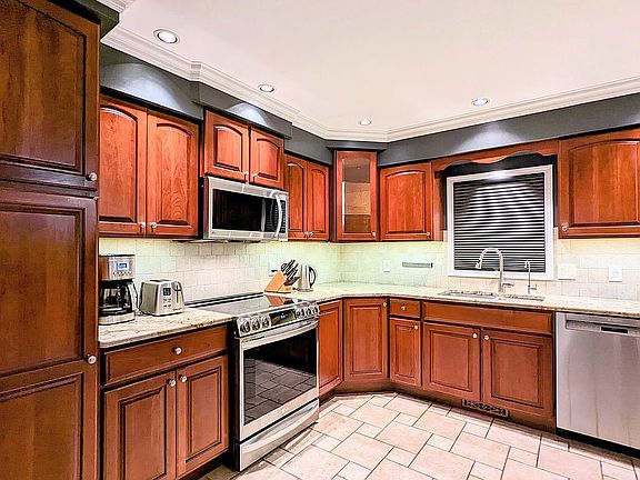 5th image of 905 Bonny Ln
