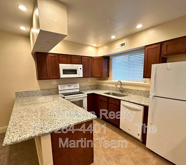 480 Sunshine Ln — Photo 2