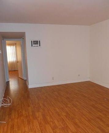 4th image of 20930 Parthenia St Unit 108