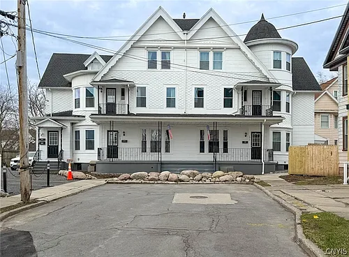 1015 White Pl Photo 1