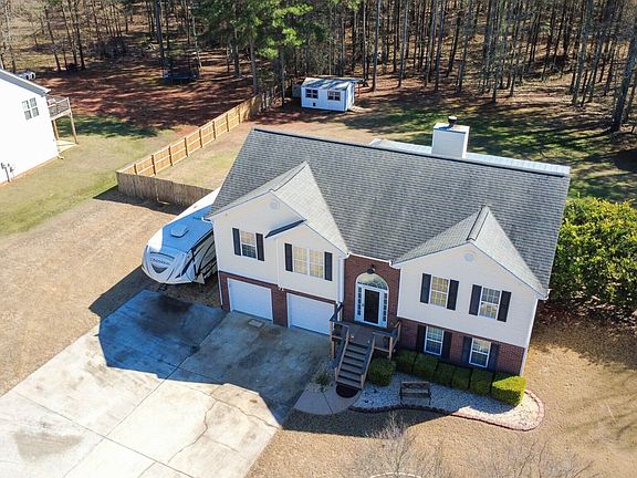 3rd image of 505 Emerald Point