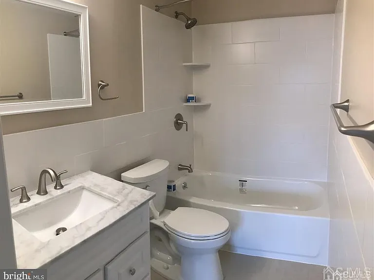 4811 Ravens Crest Dr — Photo 13
