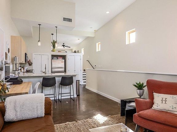 4th image of 1601 E 5th St APT 219