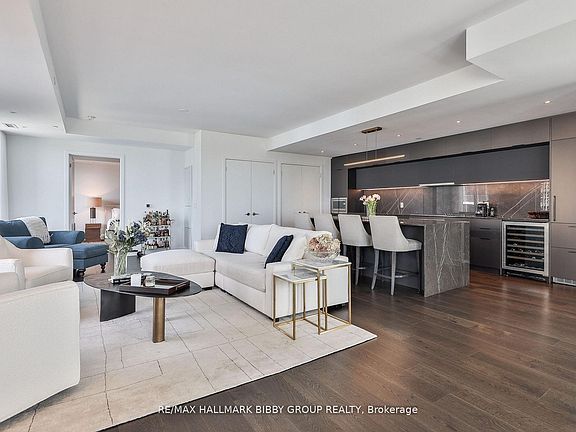 5th image of 185 Alberta Ave #1105
