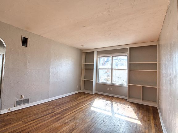 4th image of 4600 N Hamilton Dr