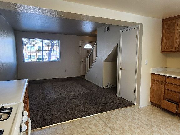 4th image of 725 Daniels Ave