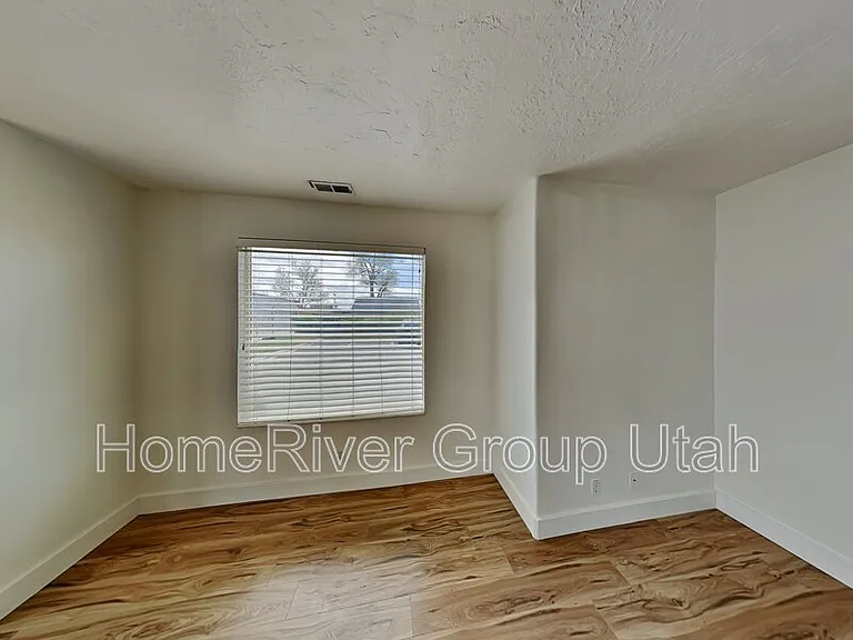 238 N Bliss Ct — Photo 6
