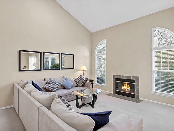 4th image of 697 Bent Ridge Ln