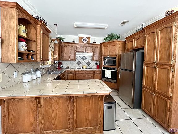 3rd image of 29424 White Oak St