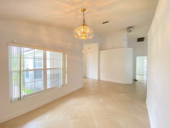 4th image of 4511 Oakbrook Ct