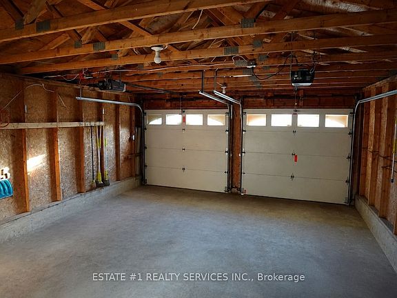 3rd image of 35 Golden Meadow Dr