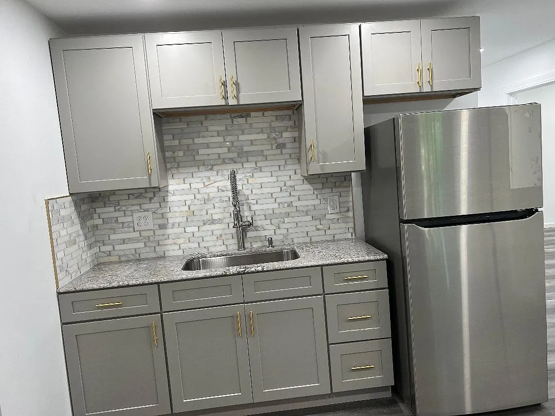 3 bed, 1100 sqft, $2,300 — Photo 2