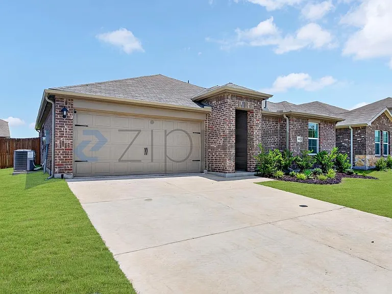 3923 Mountain Dr — Photo 2
