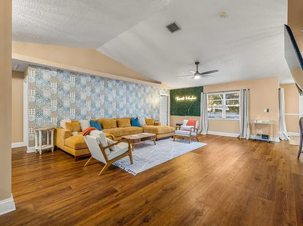 13734 76th Ave N #Id1023309p, Seminole, FL 33776