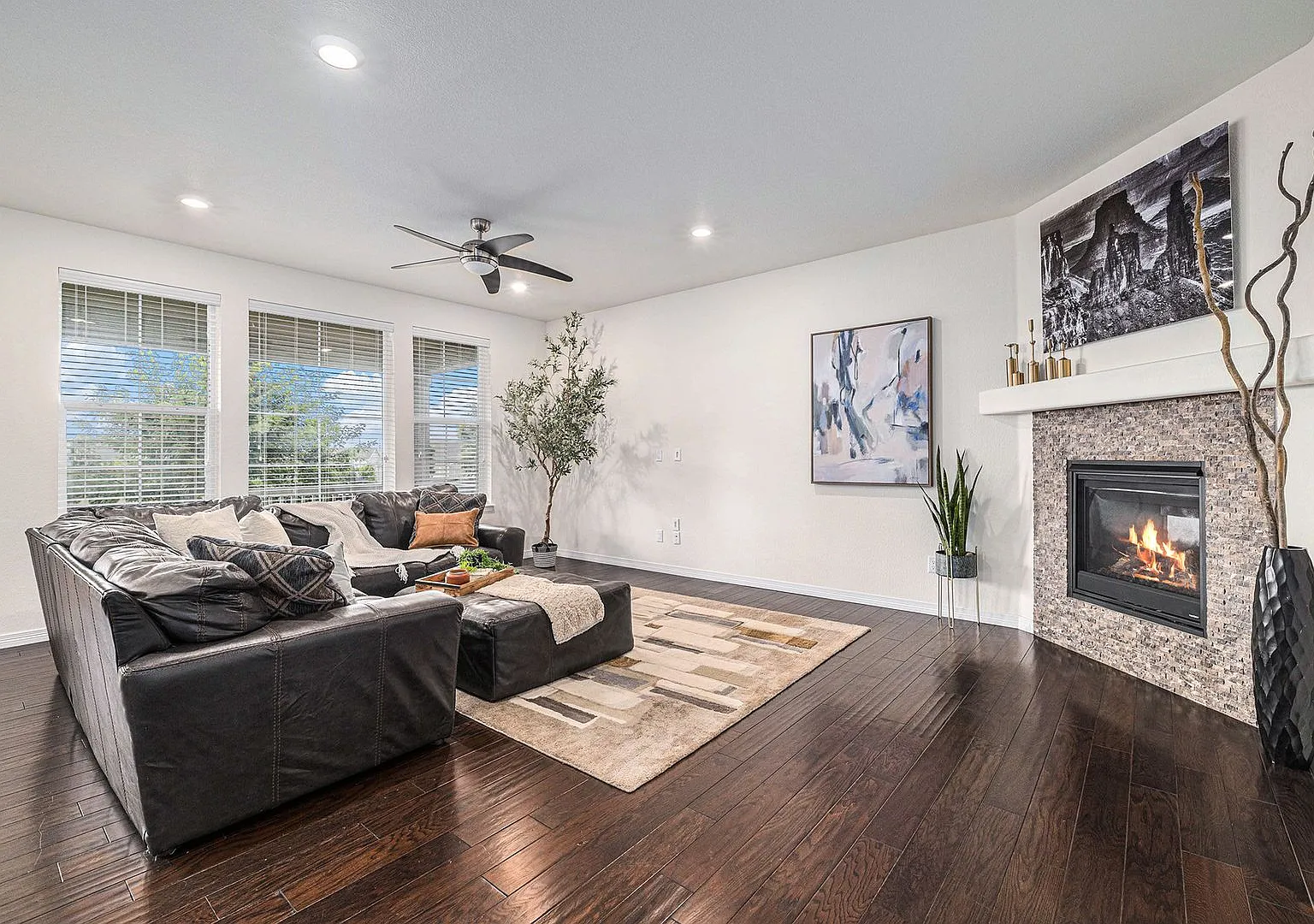 6 Month Lease! Beautiful Home In Castle Pines — Photo 4