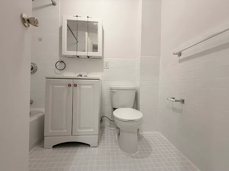 6407 Forest Ave #1L — Photo 8