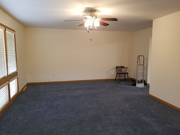 5th image of 2420 S Hickory Leaf Dr