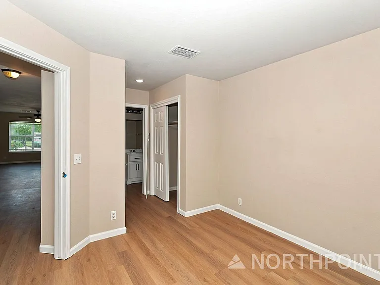 413 Lion Dr — Photo 14