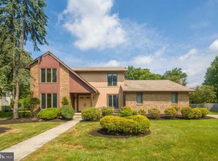 17 N Woodleigh Dr, Cherry Hill, NJ 08003