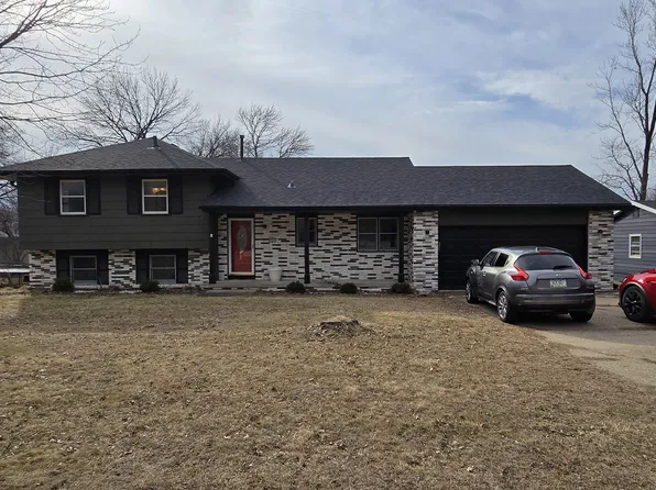 4004 Pommel Pl, West Des Moines, IA 50265