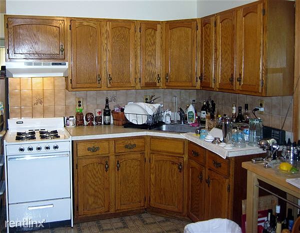 2nd image of 115 E 4th St