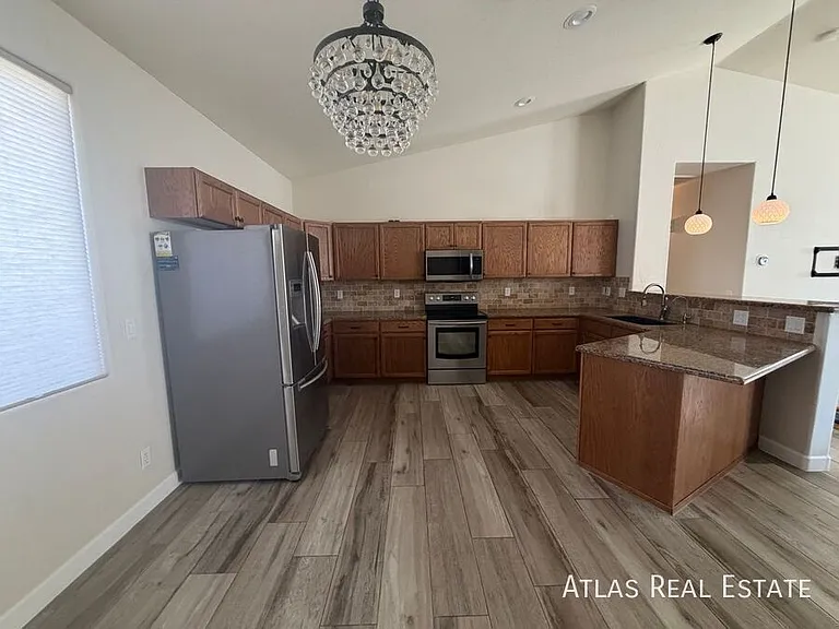 17044 W Bristol Ln — Photo 3