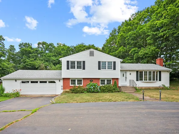 570 Village Street, North Branford, CT 06472