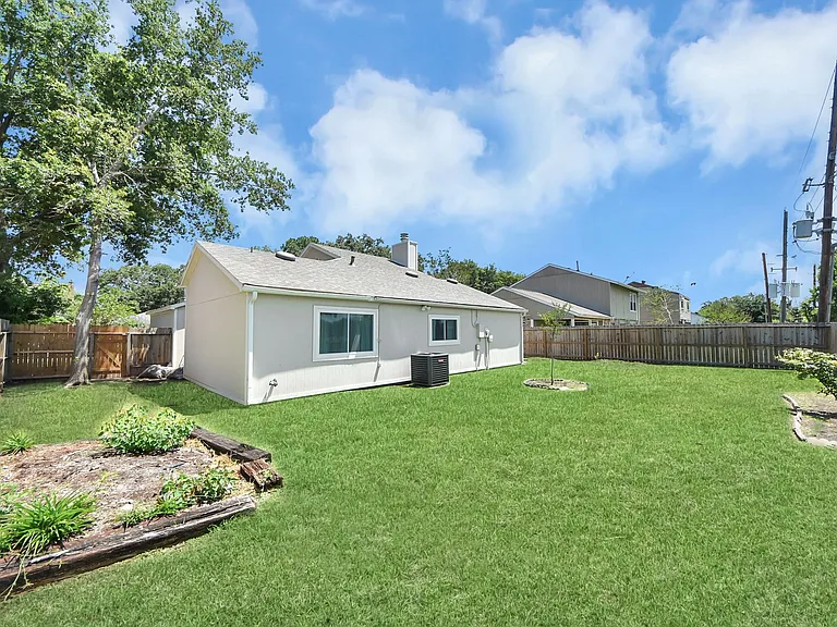 18019 Autumn Hills Dr — Photo 27