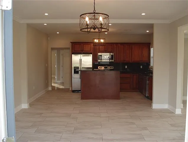 3 bed, 2.0 bath, 1993 sqft, $2,800 — Photo 2