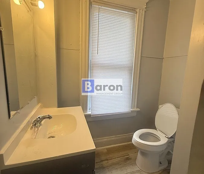 1866 Knox St — Photo 7