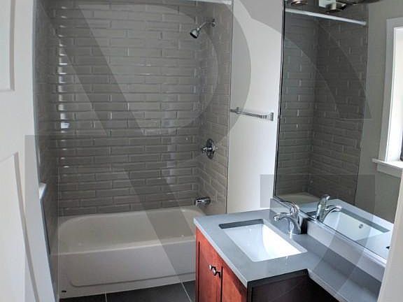 5th image of 550 W Arlington Pl #550210