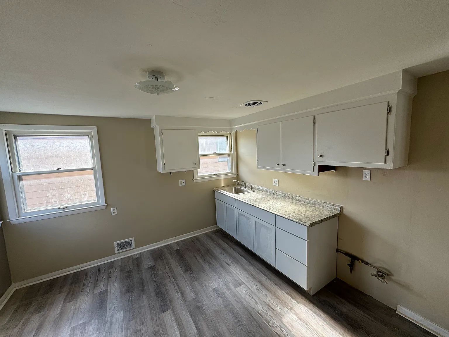 2 bed, 800 sqft, $960 — Photo 2